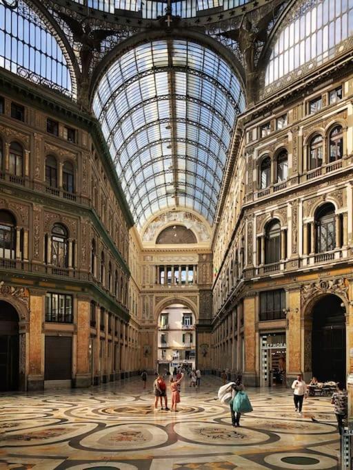 Shining Next To Galleria Umberto Apartment