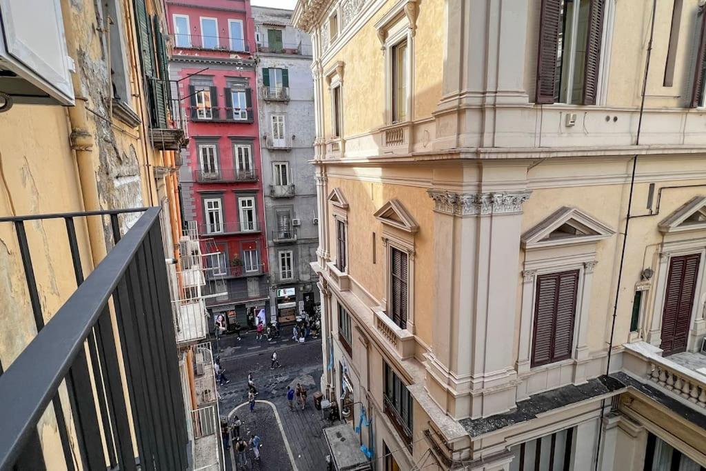Shining Next To Galleria Umberto Neapel